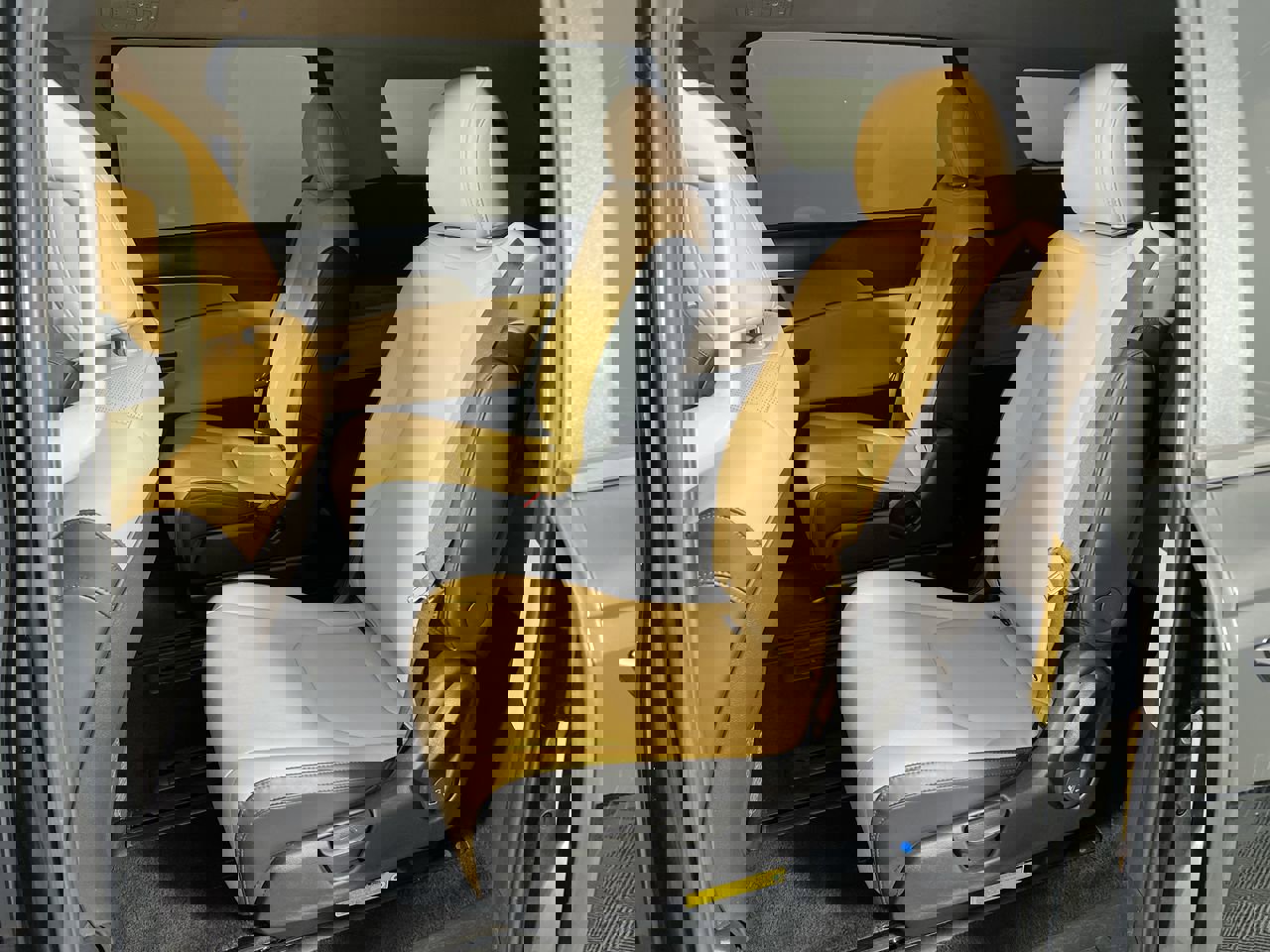 Used 2023 Kia Carnival LX image 27