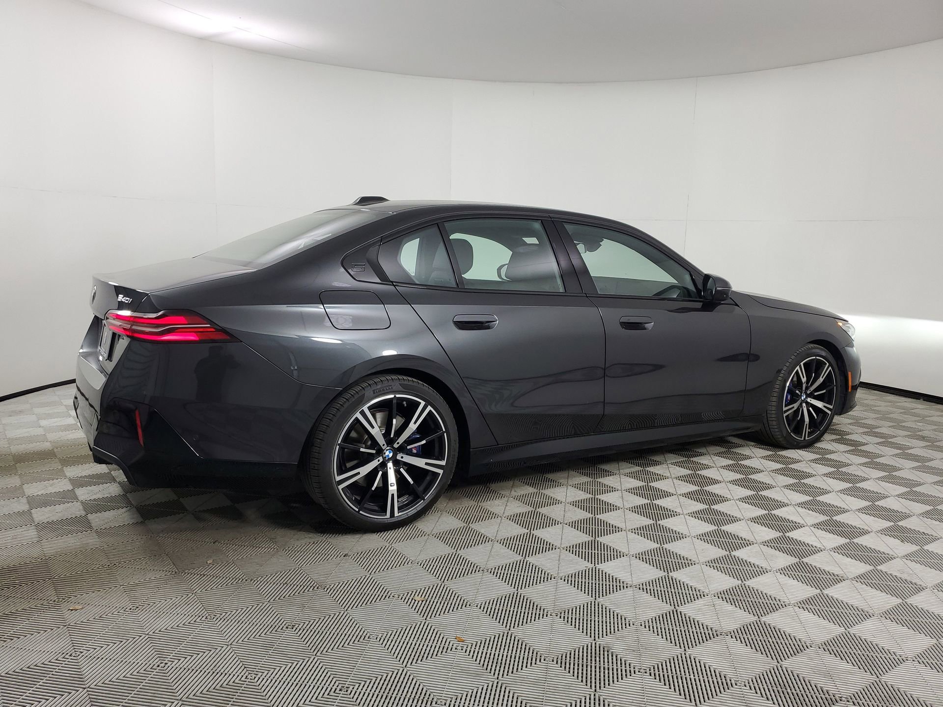 Used 2024 BMW 540i xDrive image 11