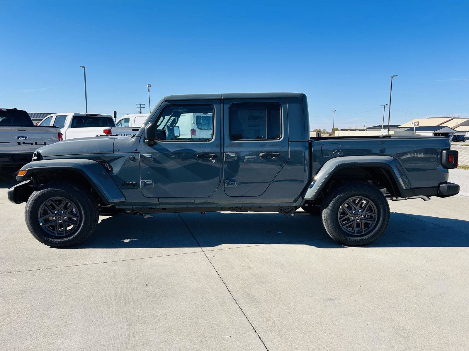 New 2026 Jeep Gladiator Sport AWD/4WD image 33