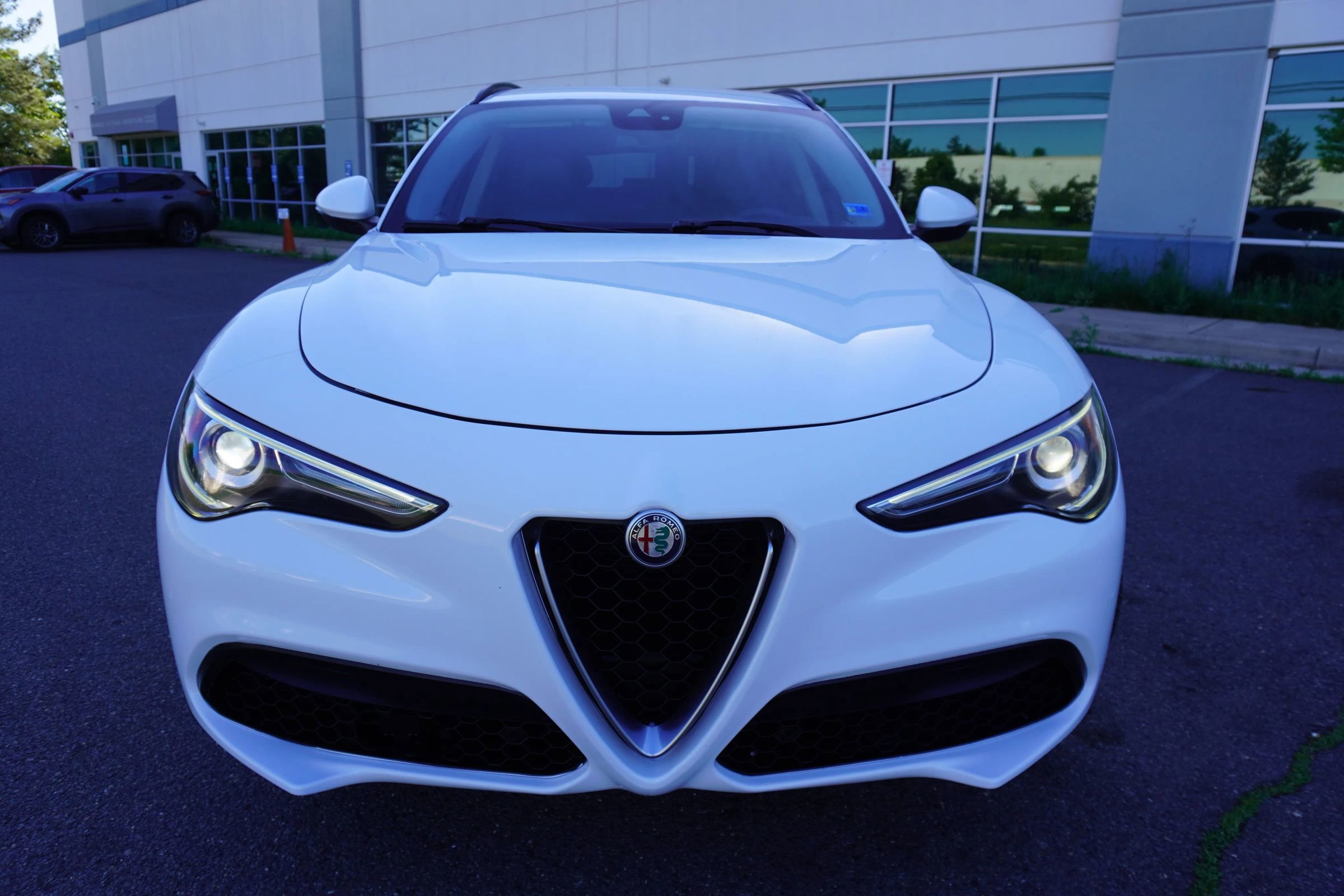 Used 2018 Alfa Romeo Stelvio Sport w/ Quick Order Package 22J Sport AWD/4WD image 2