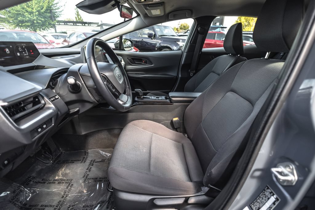 Used 2025 Toyota Prius LE FWD image 18