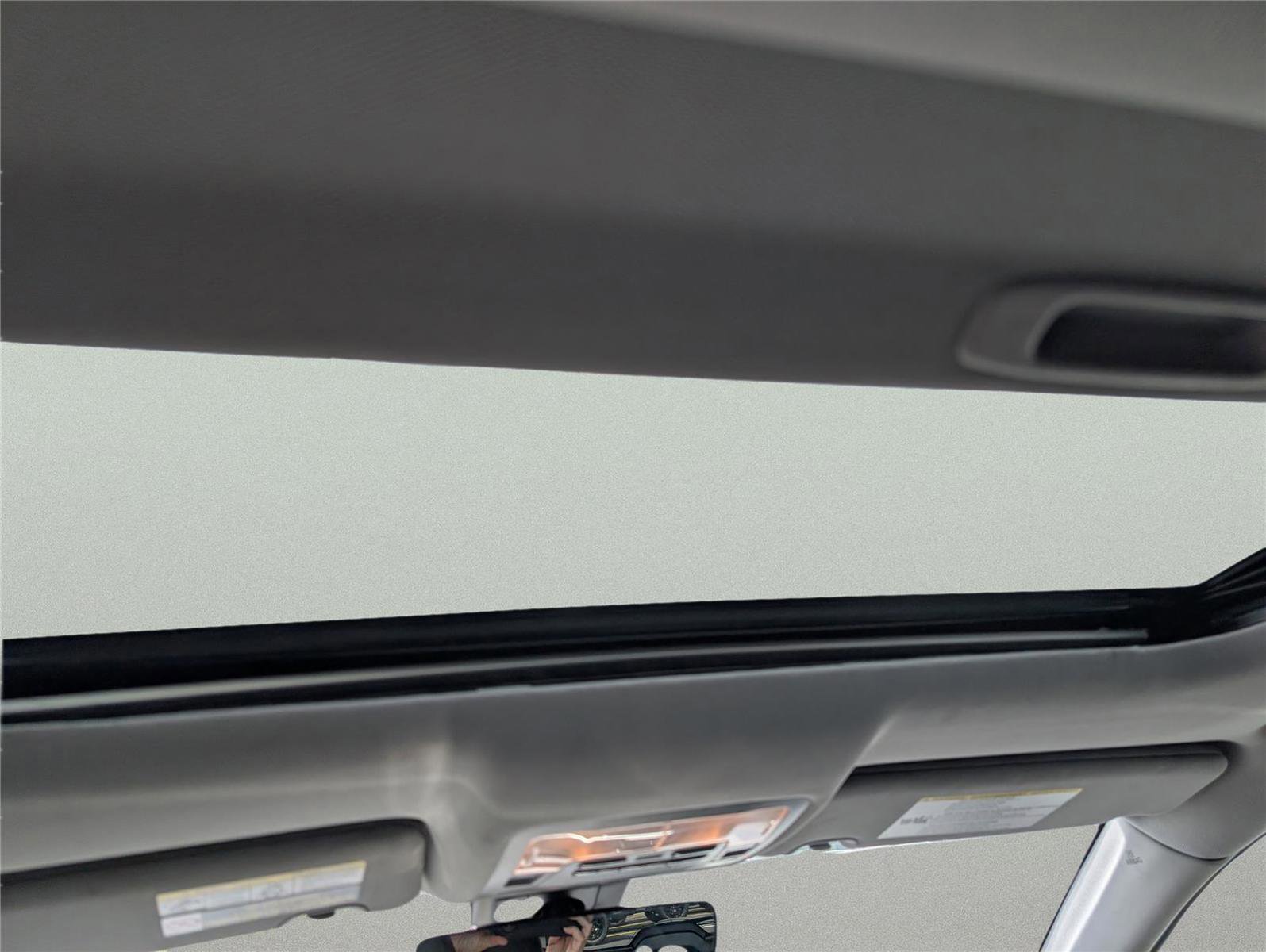 Used 2017 Toyota Highlander Limited AWD/4WD image 27