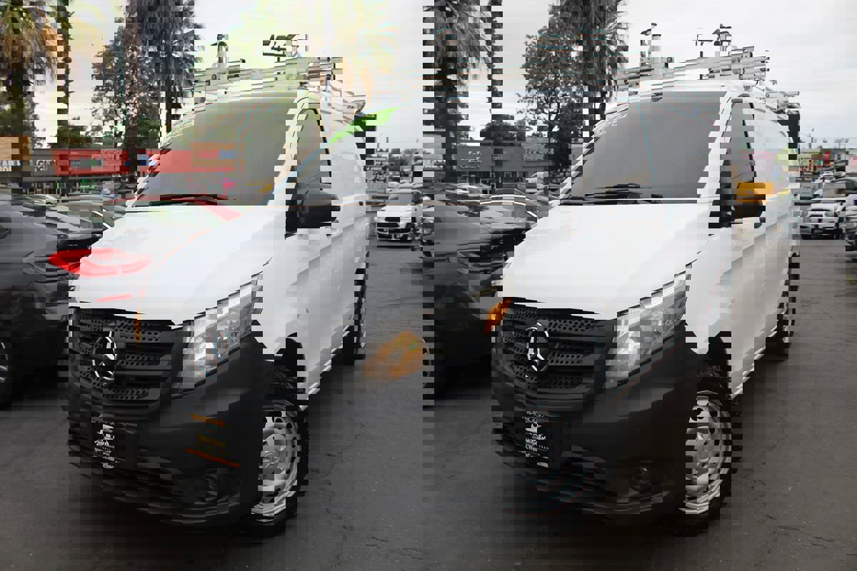 Used 2016 Mercedes-Benz Metris image 2