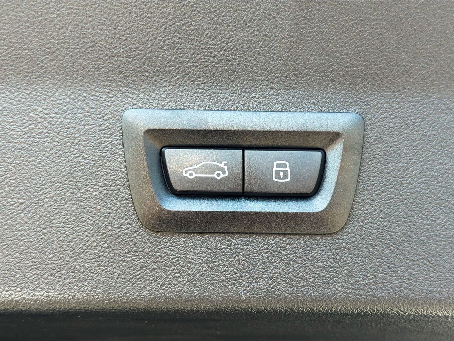 Certified 2025 BMW X4 xDrive30i w/ Premium Package image 14