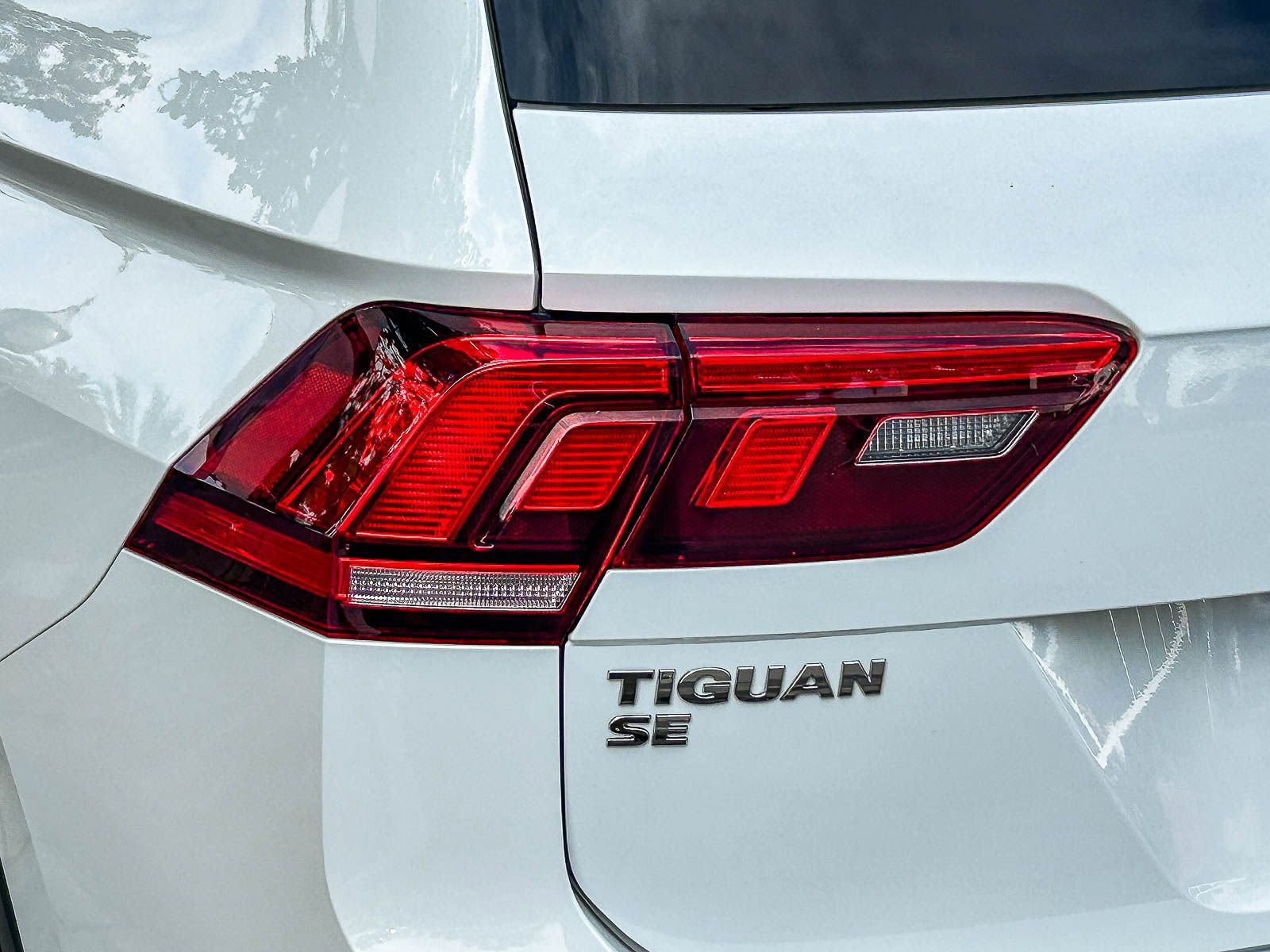 Used 2020 Volkswagen Tiguan SE FWD image 9