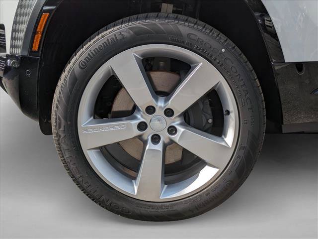 Used 2025 Land Rover Defender 110 X-Dynamic SE AWD/4WD image 7