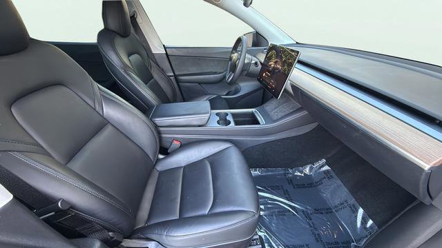 Used 2022 Tesla Model Y Long Range image 22