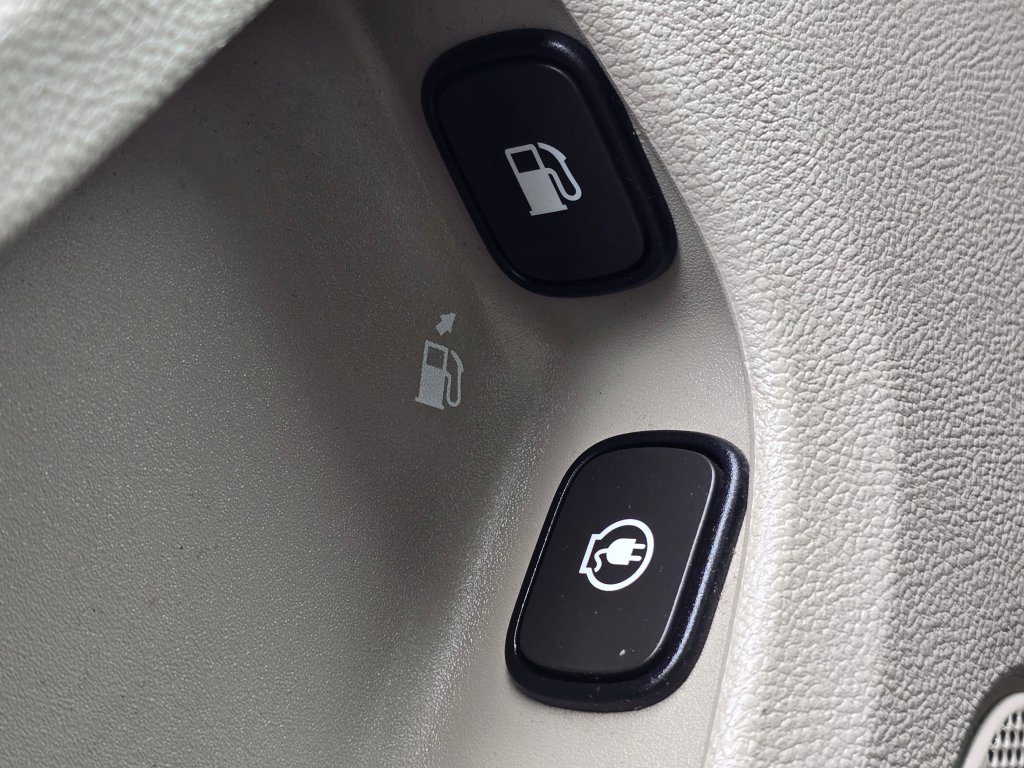 Used 2013 Chevrolet Volt Premium w/ Premium Trim Package FWD image 34