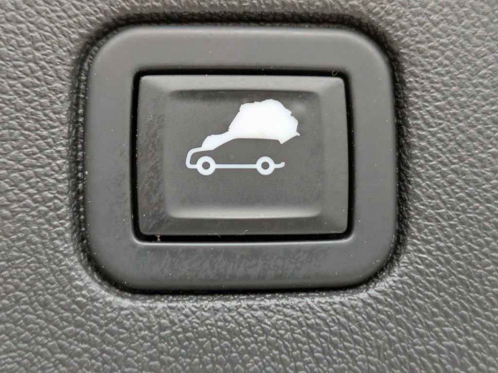 Used 2020 Chevrolet Equinox Premier image 14