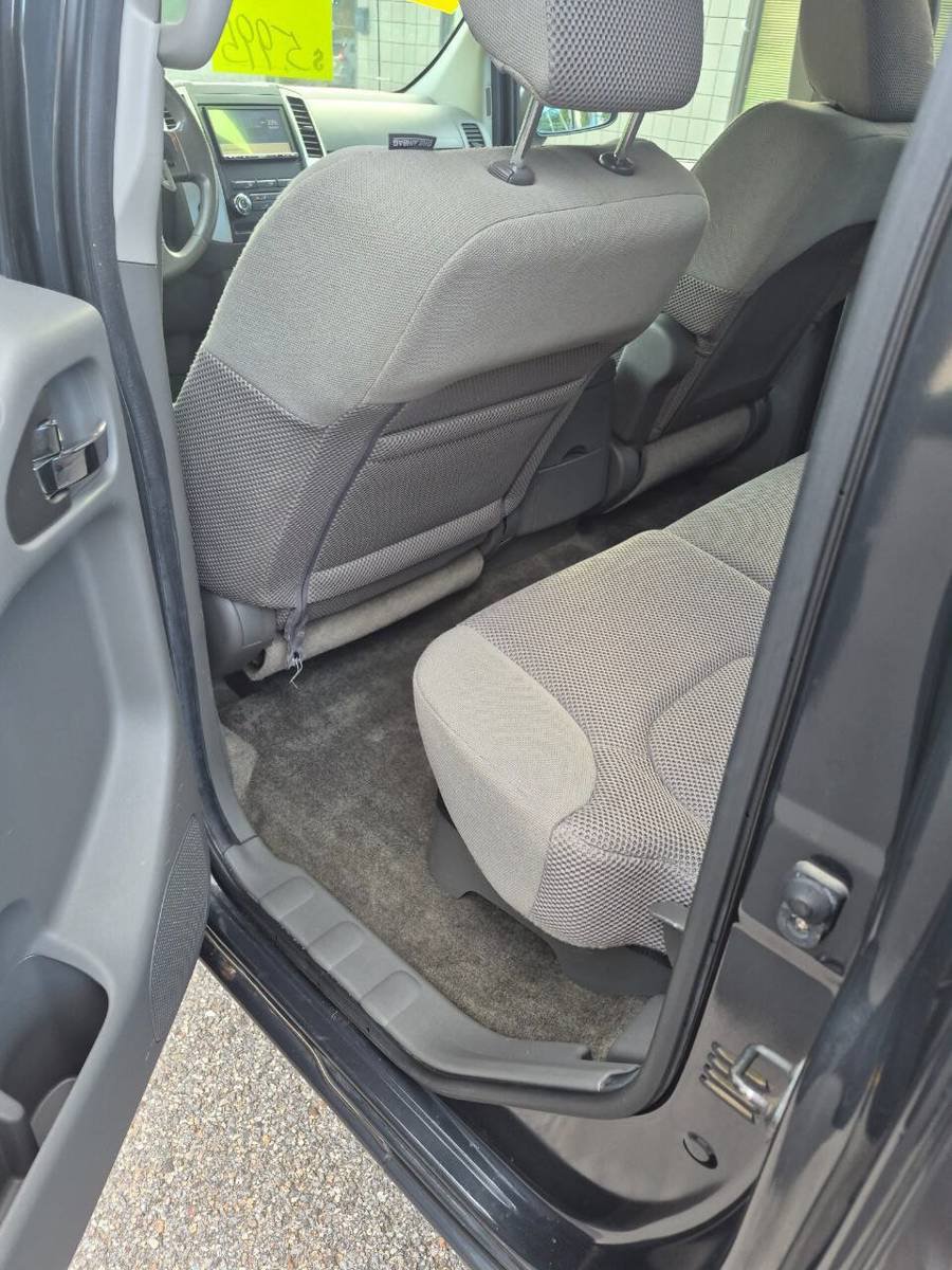 Used 2010 Nissan Frontier SE AWD/4WD image 10