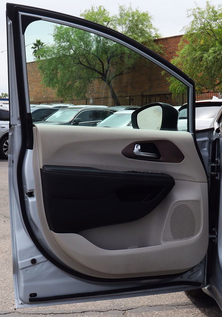 Used 2023 Chrysler Voyager LX FWD image 42