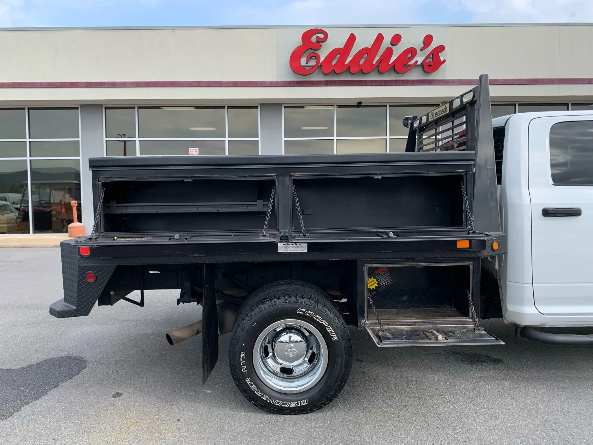 Used 2015 RAM 3500 Tradesman w/ Chrome Appearance Group image 33