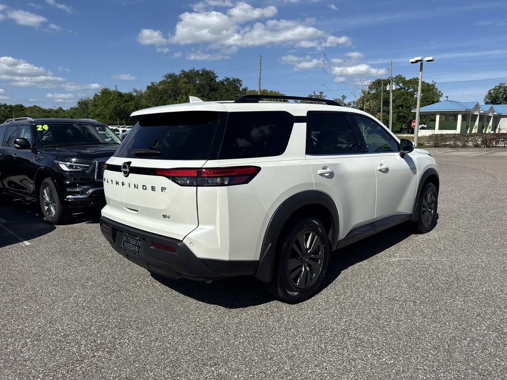 Certified 2024 Nissan Pathfinder SV FWD image 4