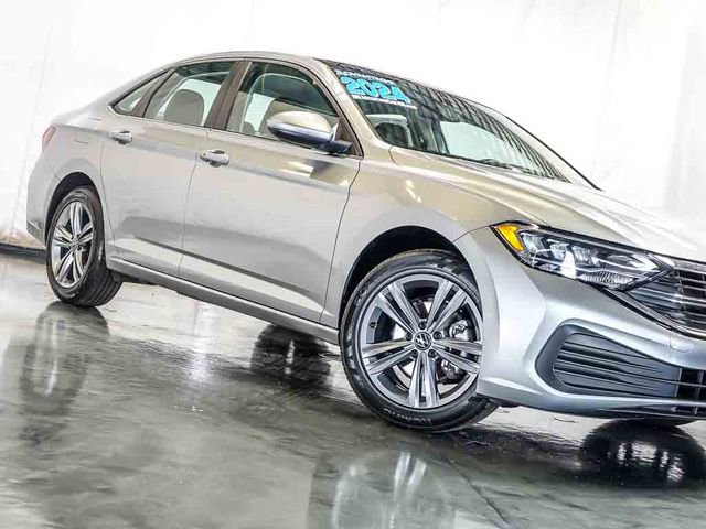 Used 2024 Volkswagen Jetta SE FWD image 5