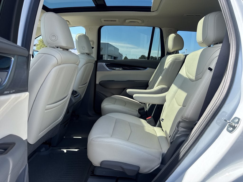 Certified 2024 Cadillac XT6 Premium Luxury w/ LPO, Floor Liner Package AWD/4WD image 17