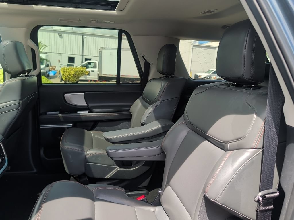 Used 2025 Ford Expedition Max Active RWD image 7