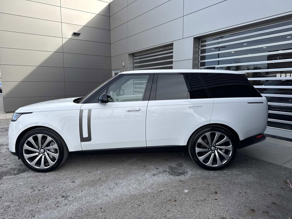 Used 2023 Land Rover Range Rover SE image 4