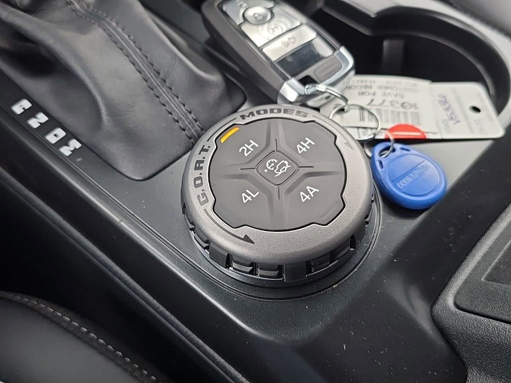 New 2025 Ford Bronco Outer Banks w/ Sasquatch Package image 13