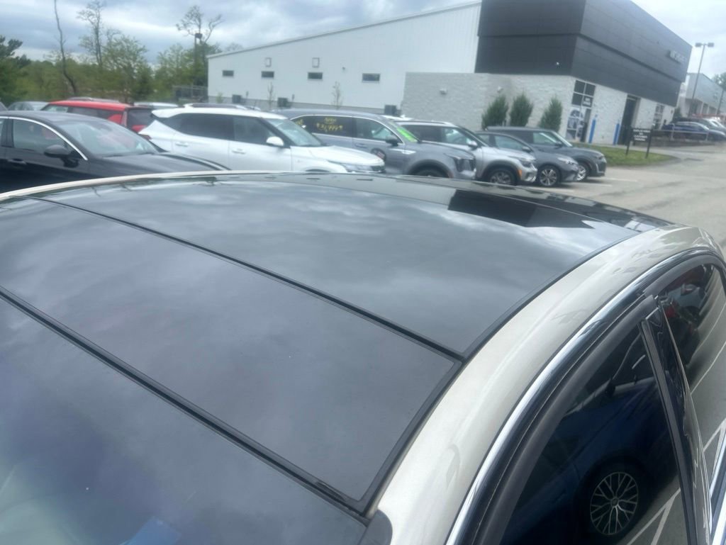 Used 2017 Lincoln Continental Reserve w/ Climate Package FWD image 12