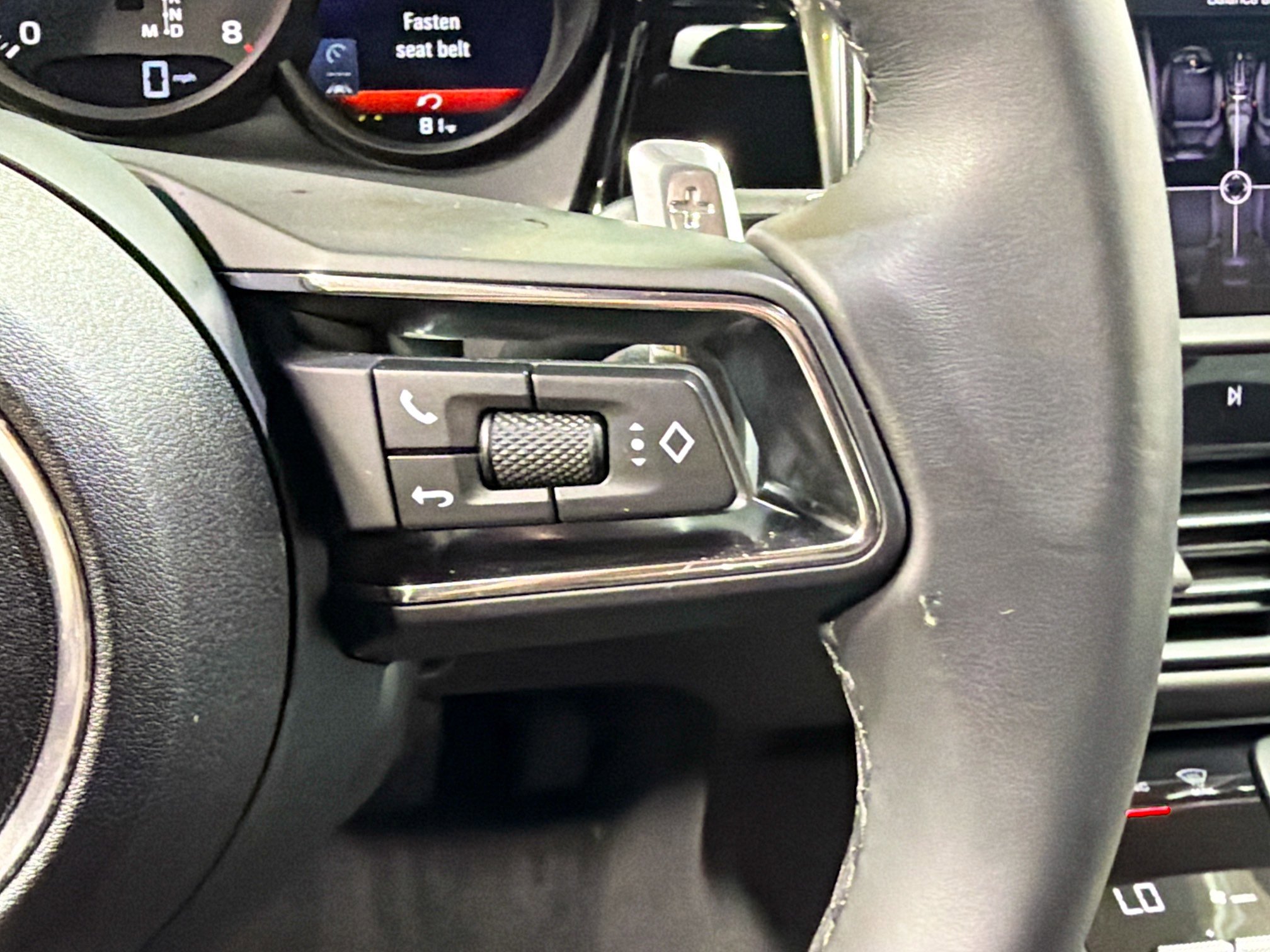 Used 2025 Porsche Macan image 36