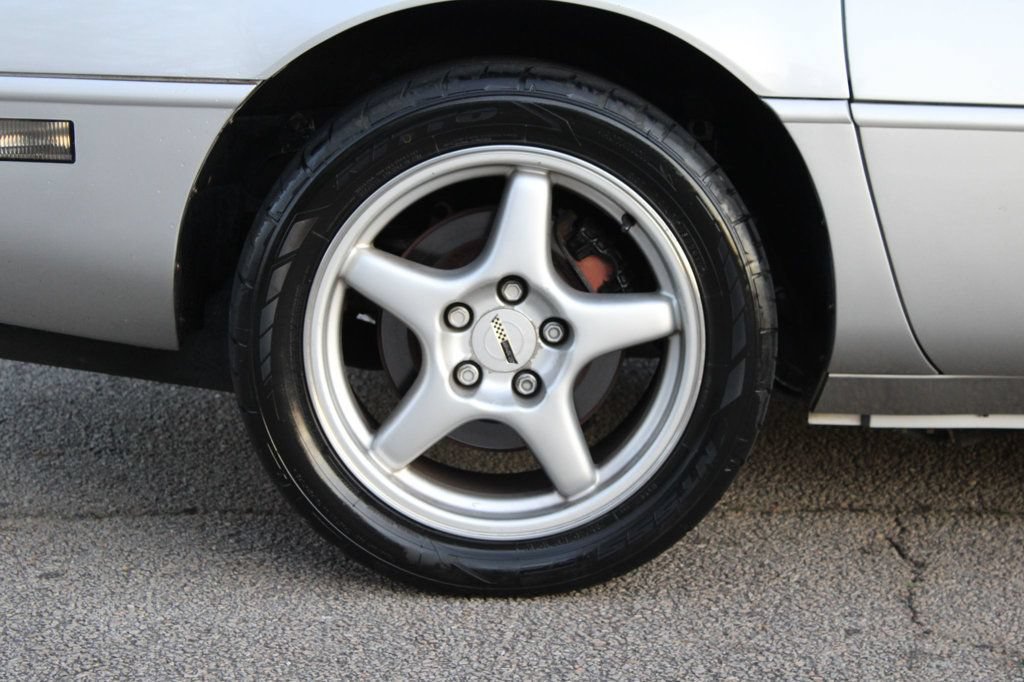 Used 1996 Chevrolet Corvette Convertible RWD image 27