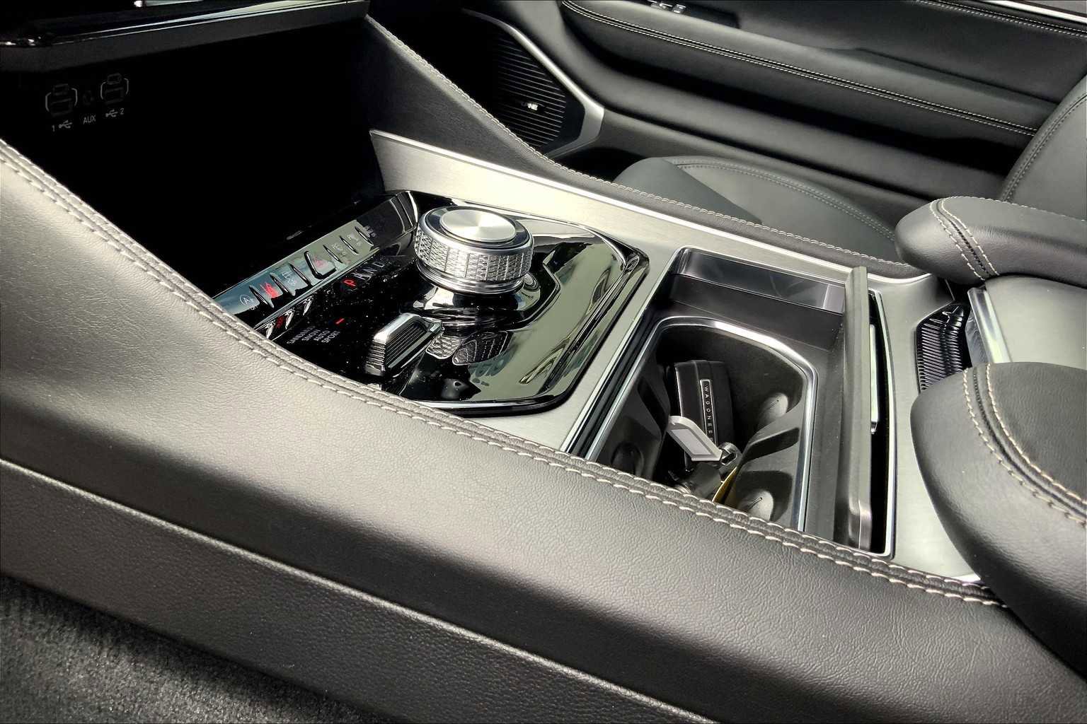 New 2025 Jeep Wagoneer w/ Convenience Group I image 7