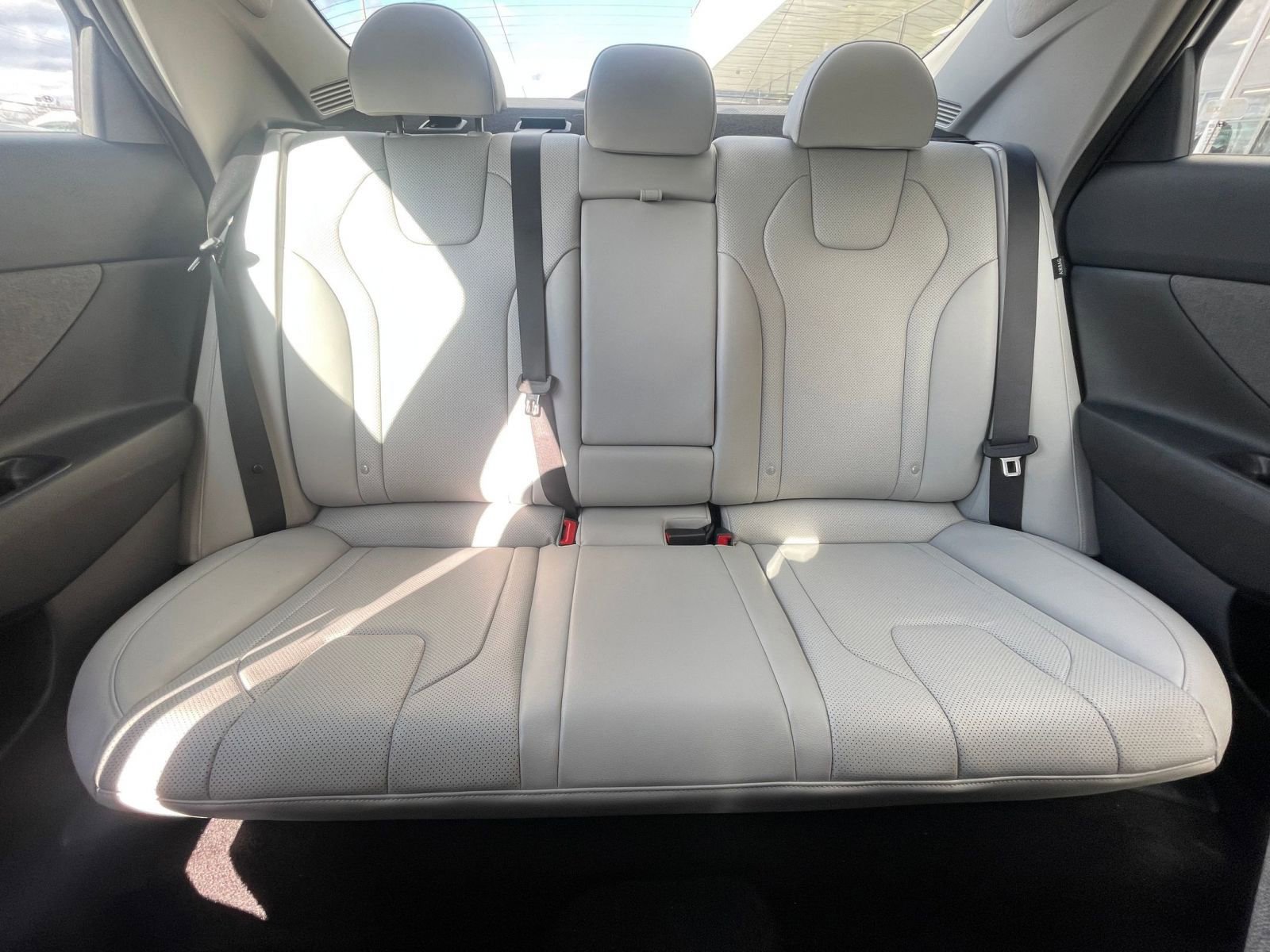Used 2025 Hyundai Elantra Limited FWD image 38