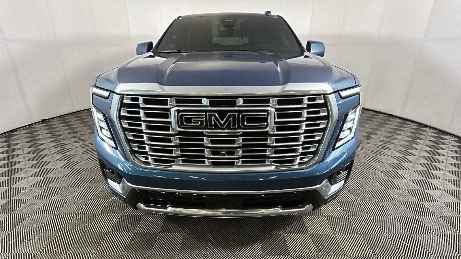 Used 2025 GMC Yukon Denali w/ Sun & Power Step Package AWD/4WD image 9