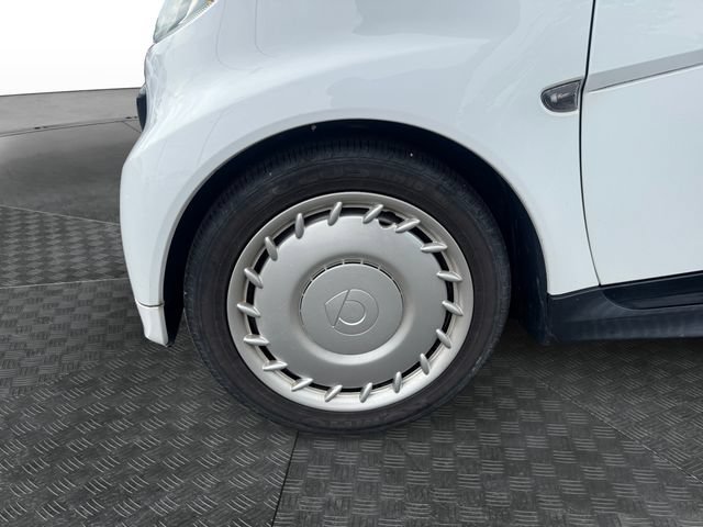 Used 2015 smart fortwo pure RWD image 13