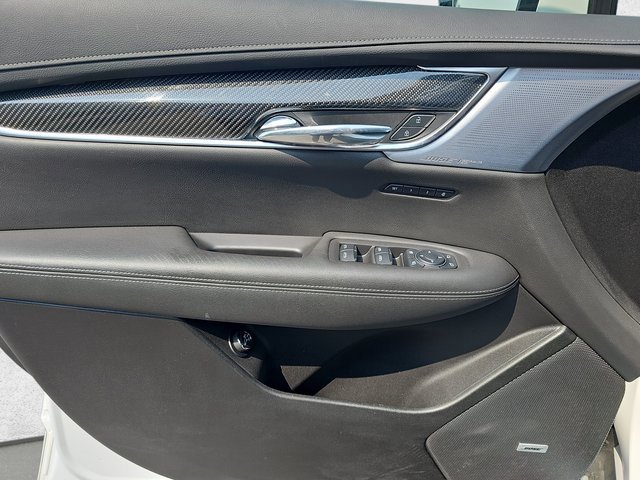 Used 2025 Cadillac XT6 Sport w/ Technology Package image 28