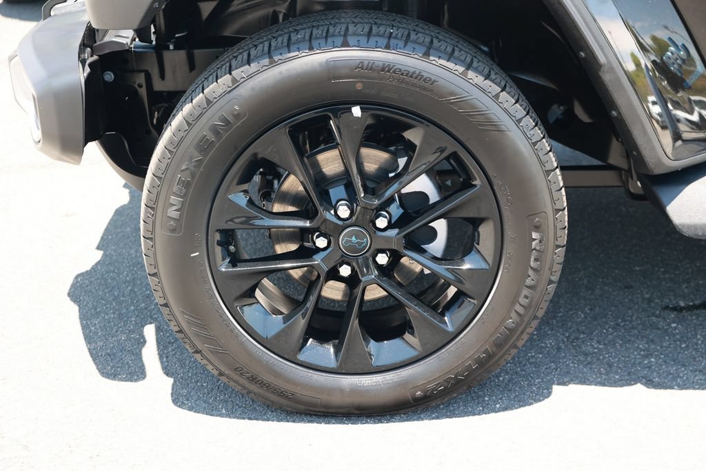 Used 2025 Jeep Wrangler Unlimited Sahara AWD/4WD image 11