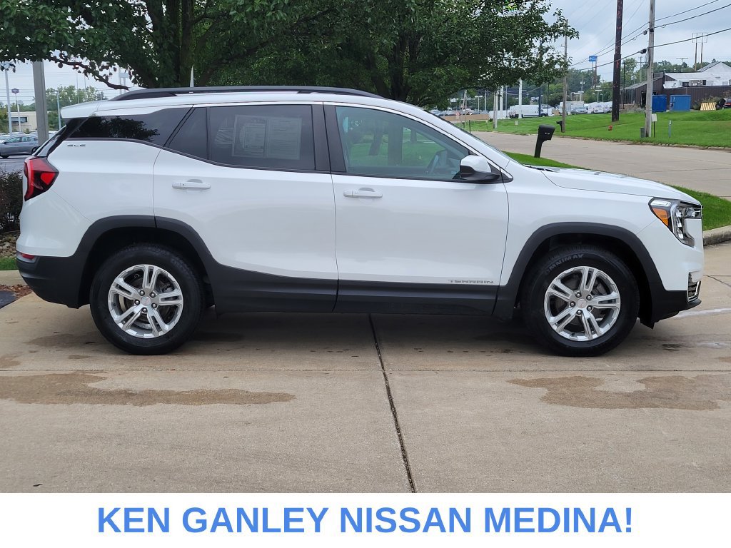 Used 2024 GMC Terrain SLE w/ Driver Convenience Package AWD/4WD image 2