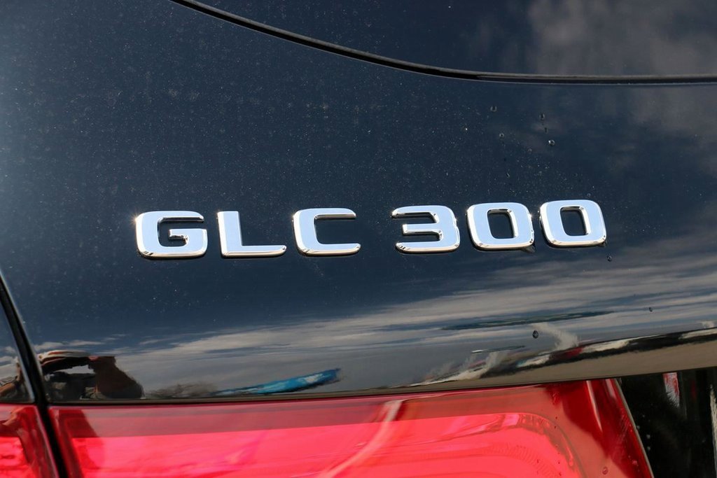 Used 2019 Mercedes-Benz GLC 300 4MATIC image 9