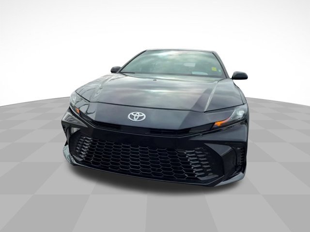 Used 2025 Toyota Camry SE image 3