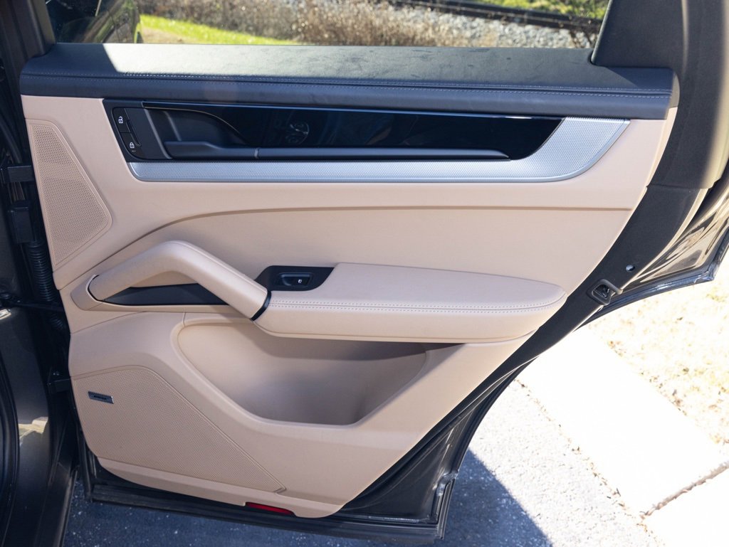 Used 2024 Porsche Cayenne Coupe image 58
