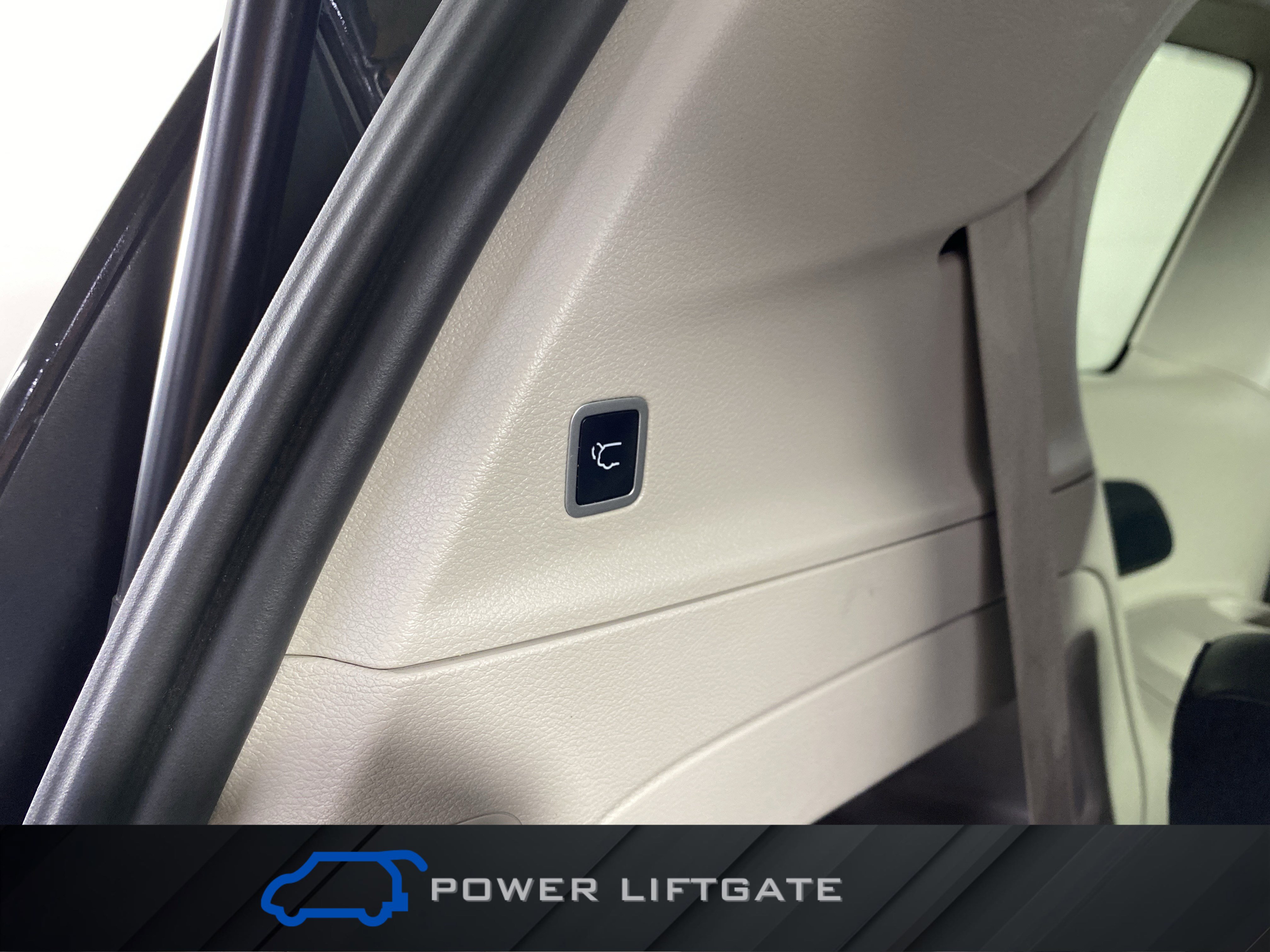 Used 2024 Chrysler Pacifica Touring-L image 35