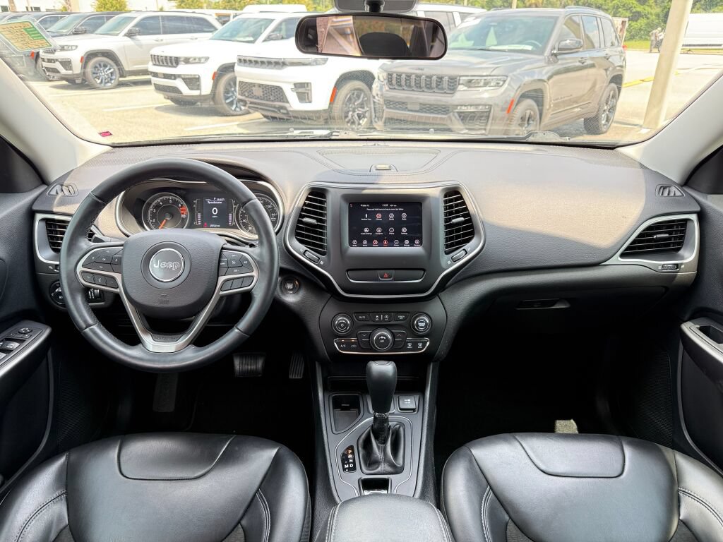 Used 2019 Jeep Cherokee Latitude Plus FWD image 12