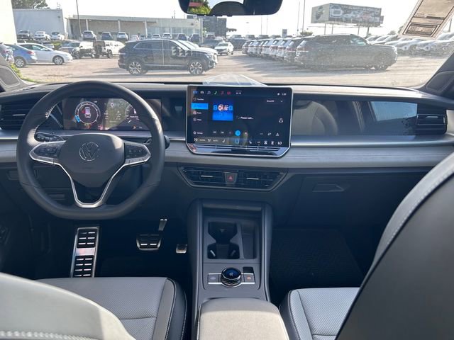New 2026 Volkswagen Tiguan SE R-Line FWD image 13