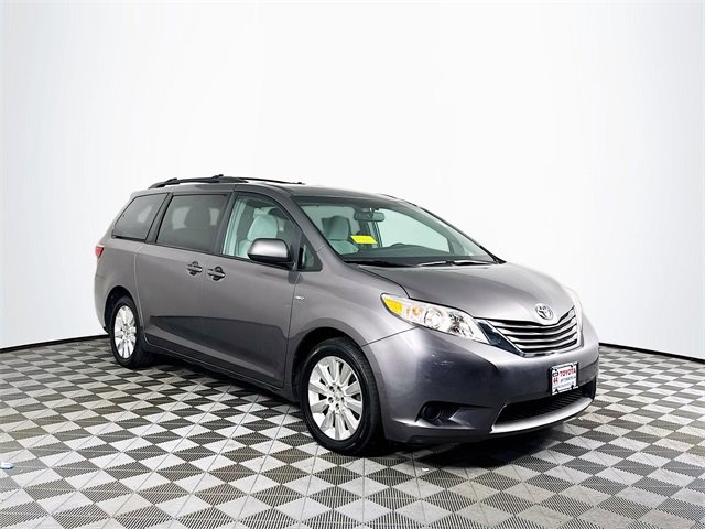 Used 2016 Toyota Sienna LE image 10