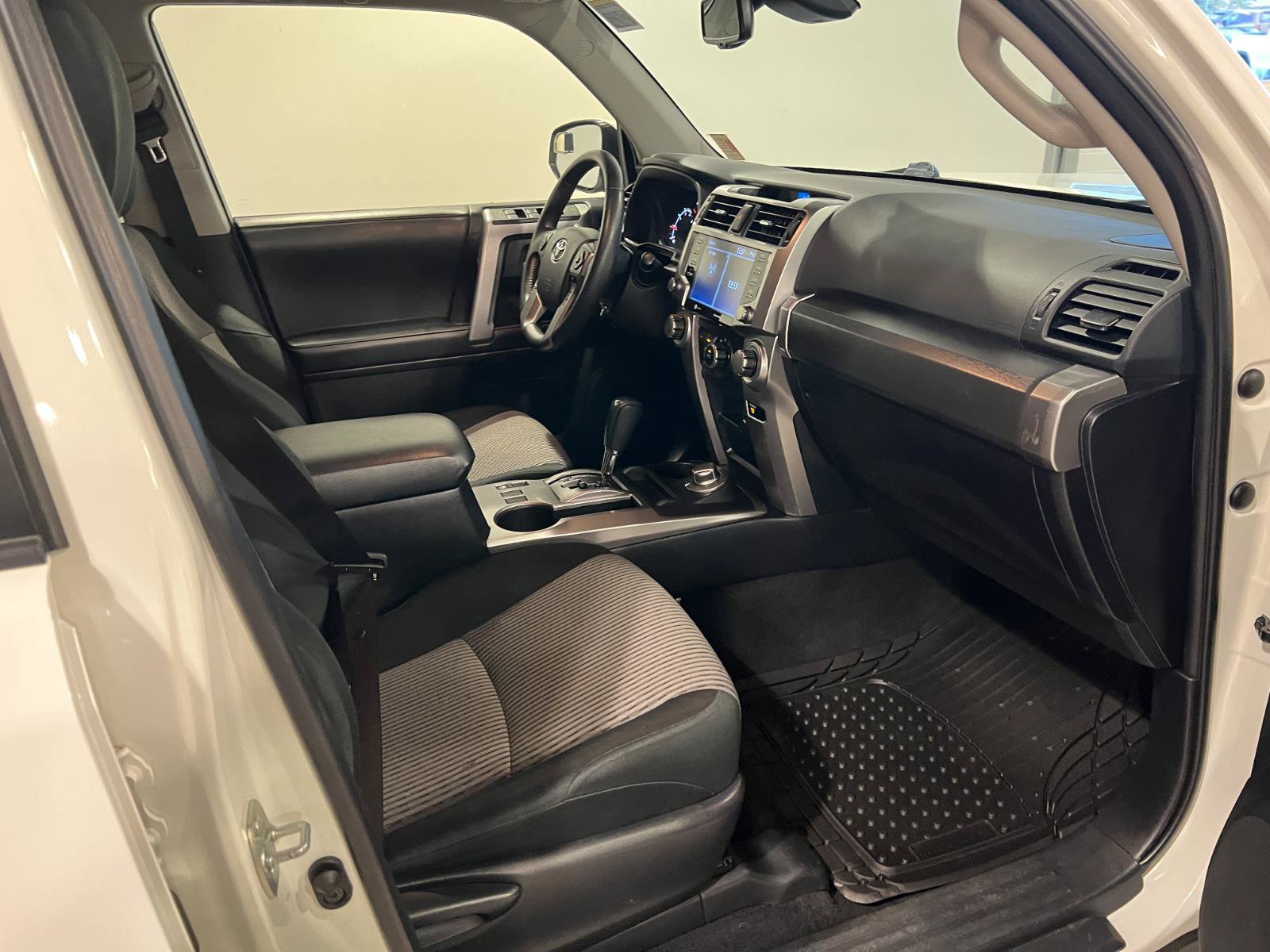 Used 2022 Toyota 4Runner SR5 AWD/4WD image 37