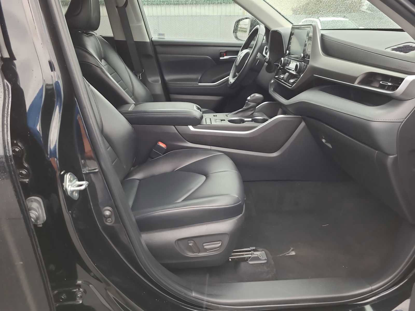 Used 2022 Toyota Highlander XLE image 22