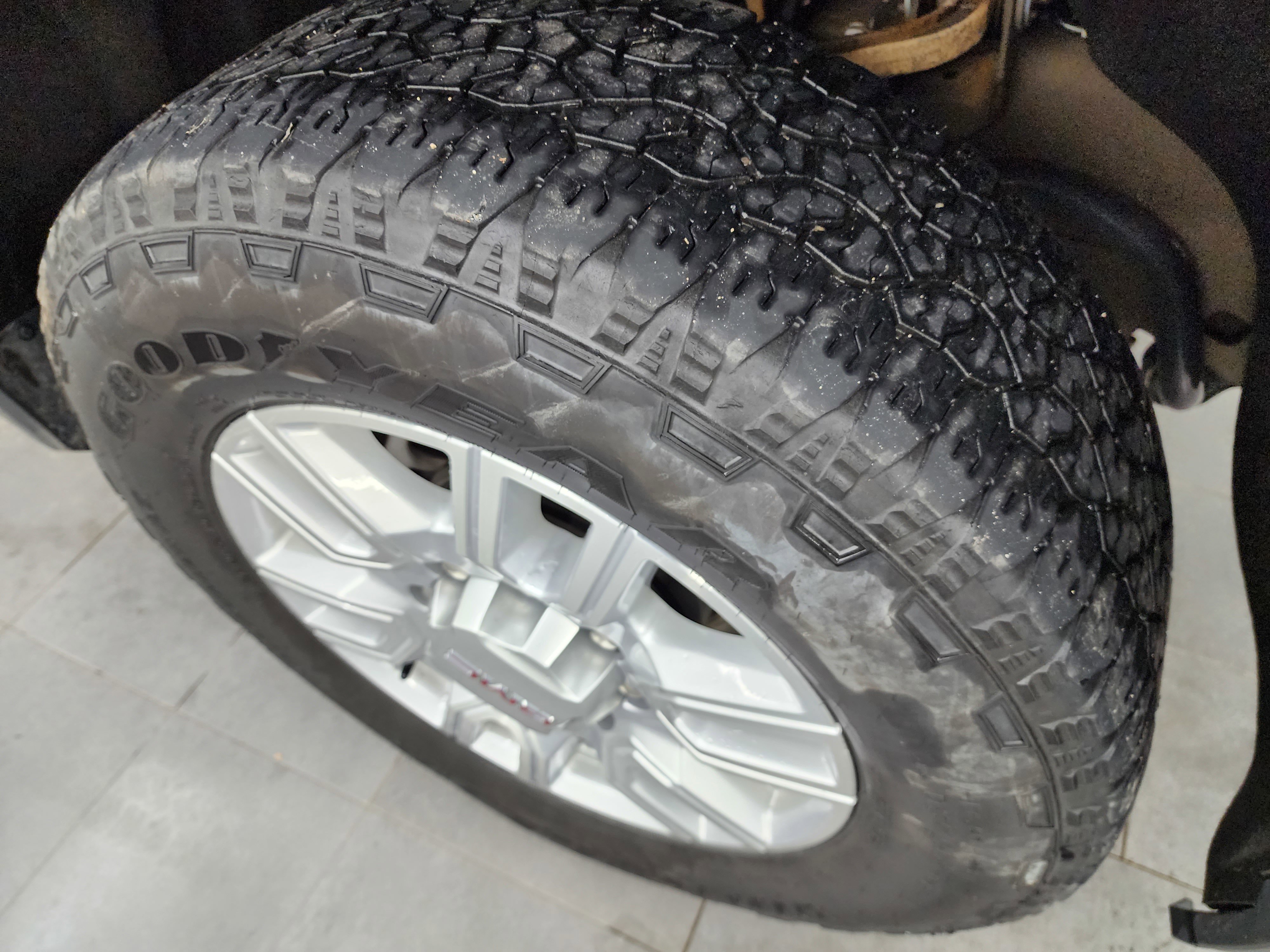 Used 2022 GMC Sierra 2500 SLT w/ SLT Convenience Package image 3