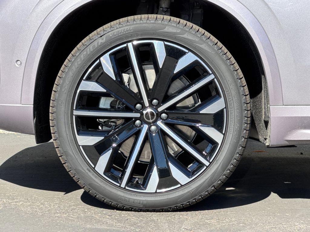 New 2026 Volvo XC90 B6 Plus w/ Protection Package Premier image 24