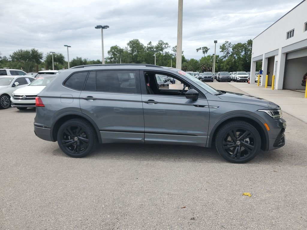 Certified 2023 Volkswagen Tiguan SE R-Line FWD image 3