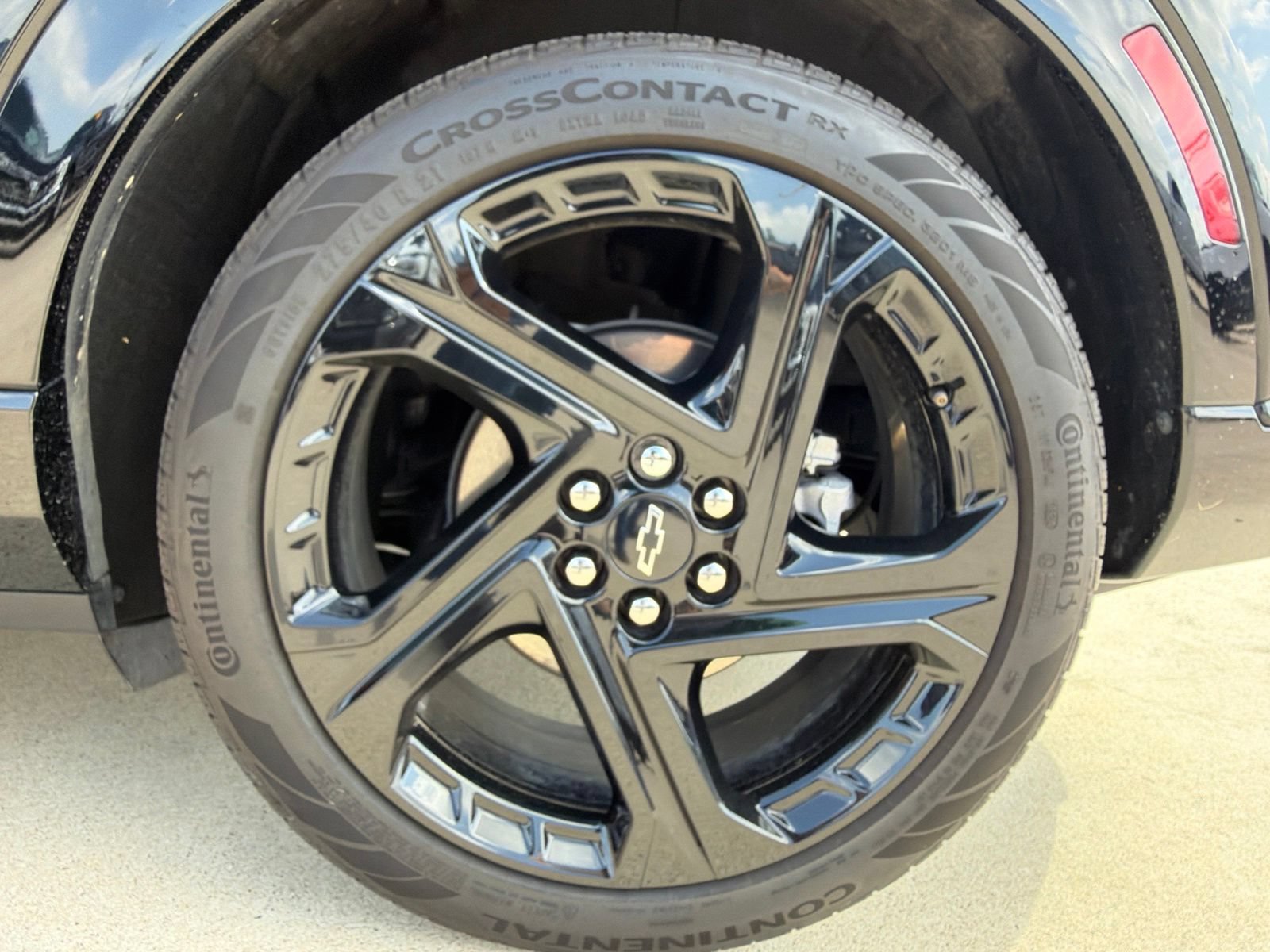 Used 2025 Chevrolet Equinox EV RS FWD image 36