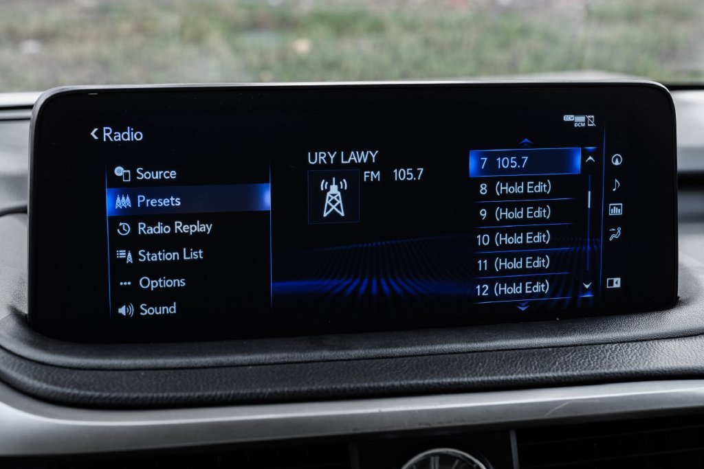 Used 2021 Lexus RX 450h AWD w/ Luxury Package image 34