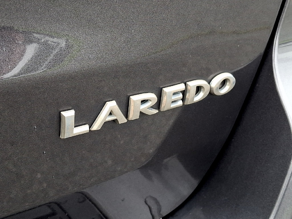 Used 2019 Jeep Grand Cherokee Laredo AWD/4WD image 29