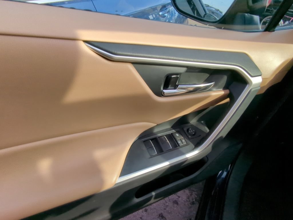 Used 2024 Toyota RAV4 XLE AWD/4WD image 8