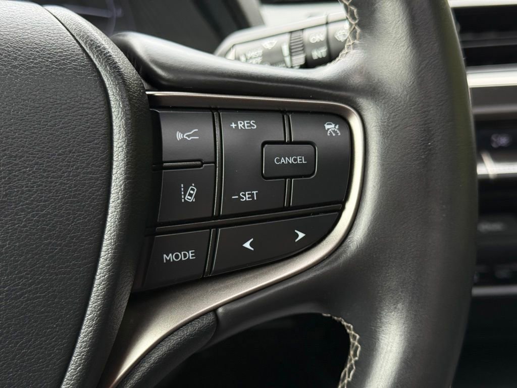 Used 2019 Lexus UX 200 w/ Premium Package FWD image 25