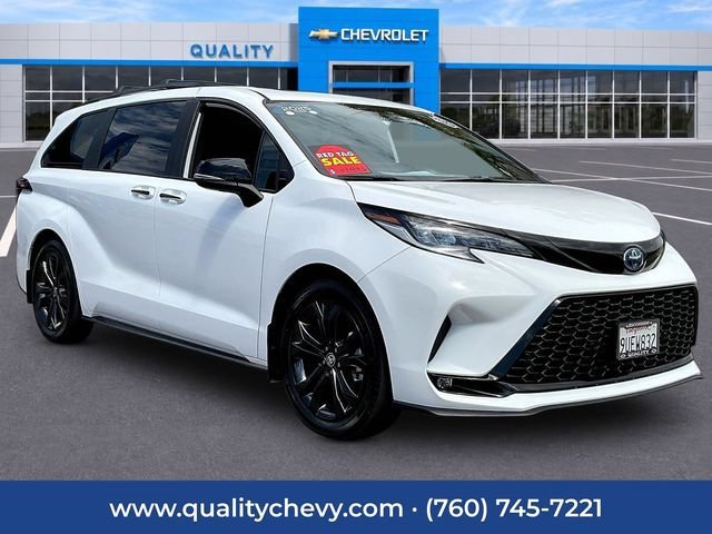 Used 2025 Toyota Sienna XSE w/ XSE Premium Package FWD image 1
